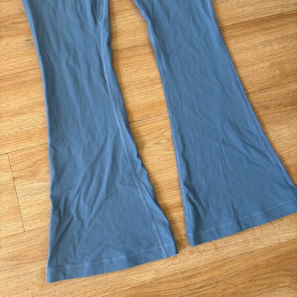 Lululemon Athletic Align HR Mini Flare Ribbed Yoga Pants Oasis Blue Size 10 - Picture 4 of 9
